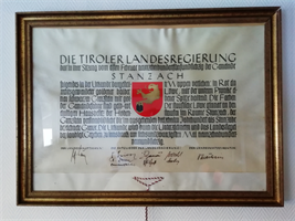 Foto der Verleihungsurkunde des Gemeindewappens der Gemeinde Stanzach